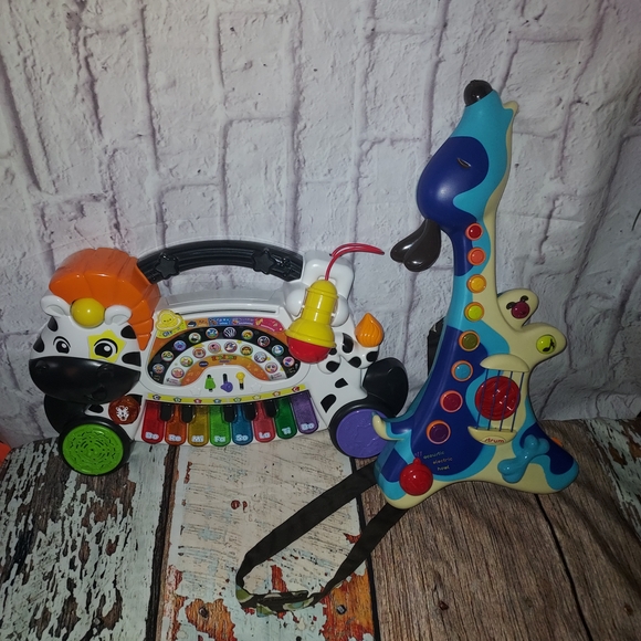 Piano And Guitar Kids Musical Instrument Bundle - Picture 1 of 9